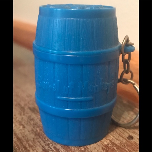 Vintage Hasbro miniature Barrel of Monkeys Keychain - Picture 1 of 2